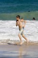 /album/havai/a2010-october-10-justin-goes-shirtless-for-a-day-at-the-beach-hawai-justin-bieber-16197810-266-400-jpg/